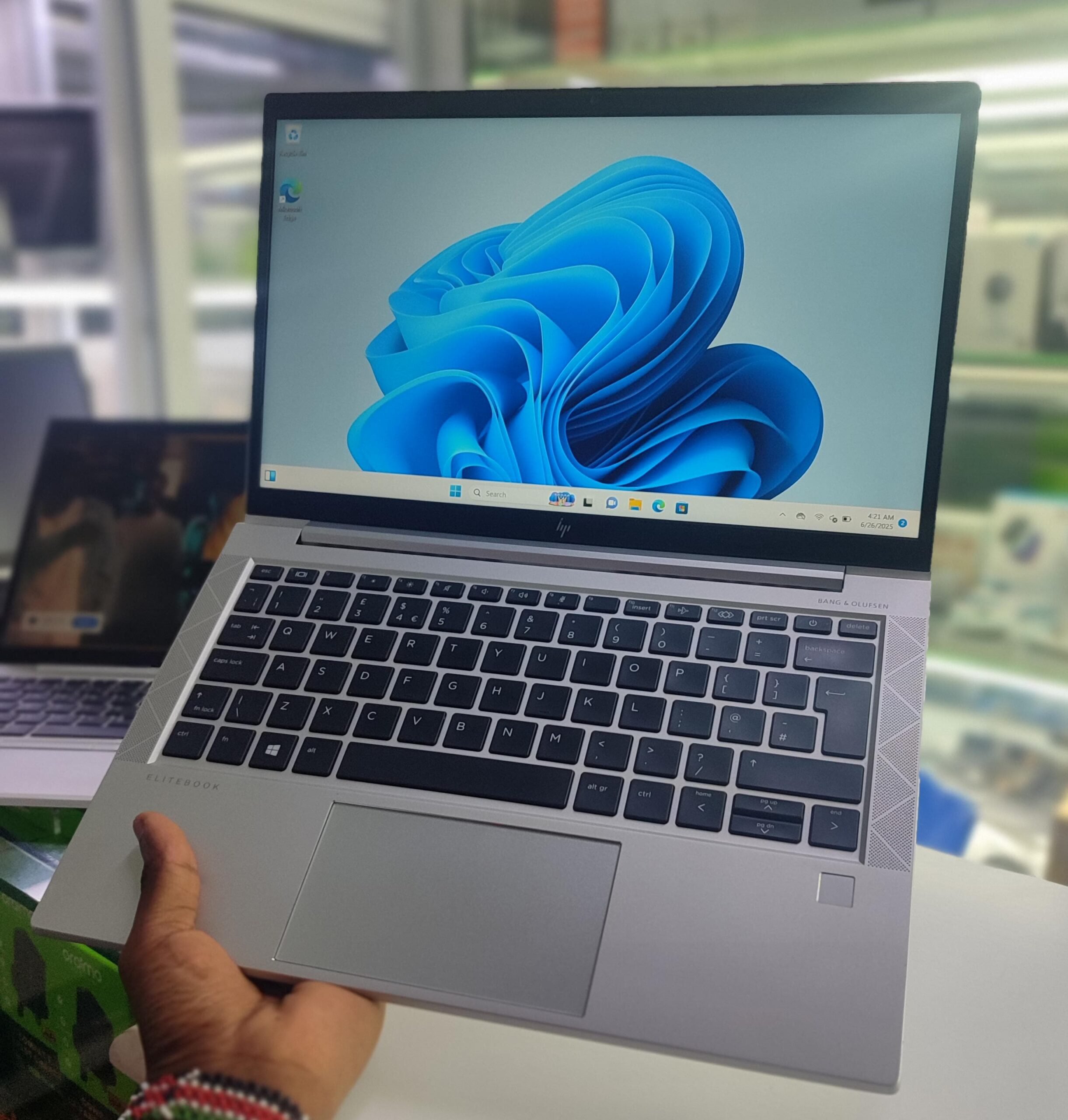 HP EliteBook 830 G8 i5-11th/8/256/win